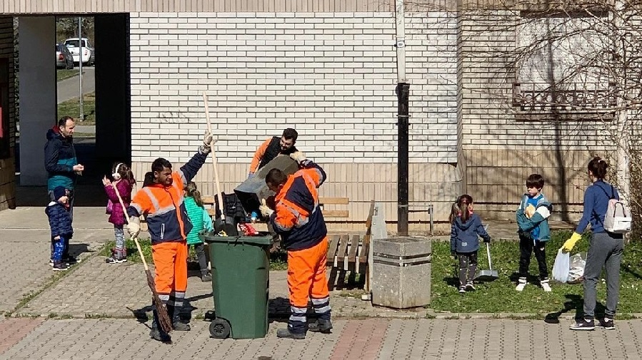 „Чистоћа“ у акцији чишћења насеља Бежанијска коса