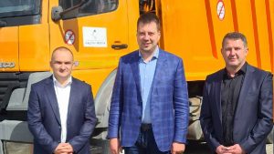 ЈКП „Градска чистоћа“ уручило комунално возило општини Партеш